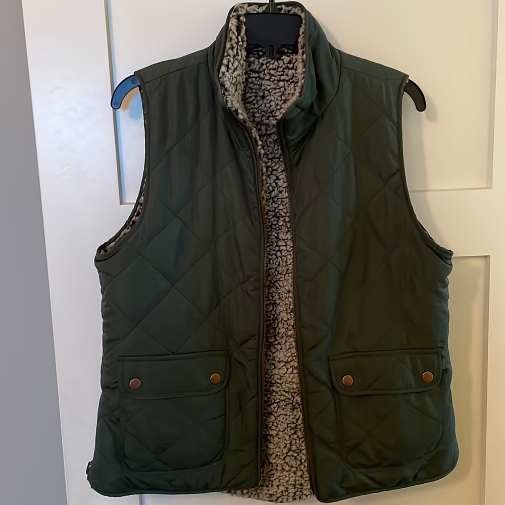 Reversible dark green fuzzy vest